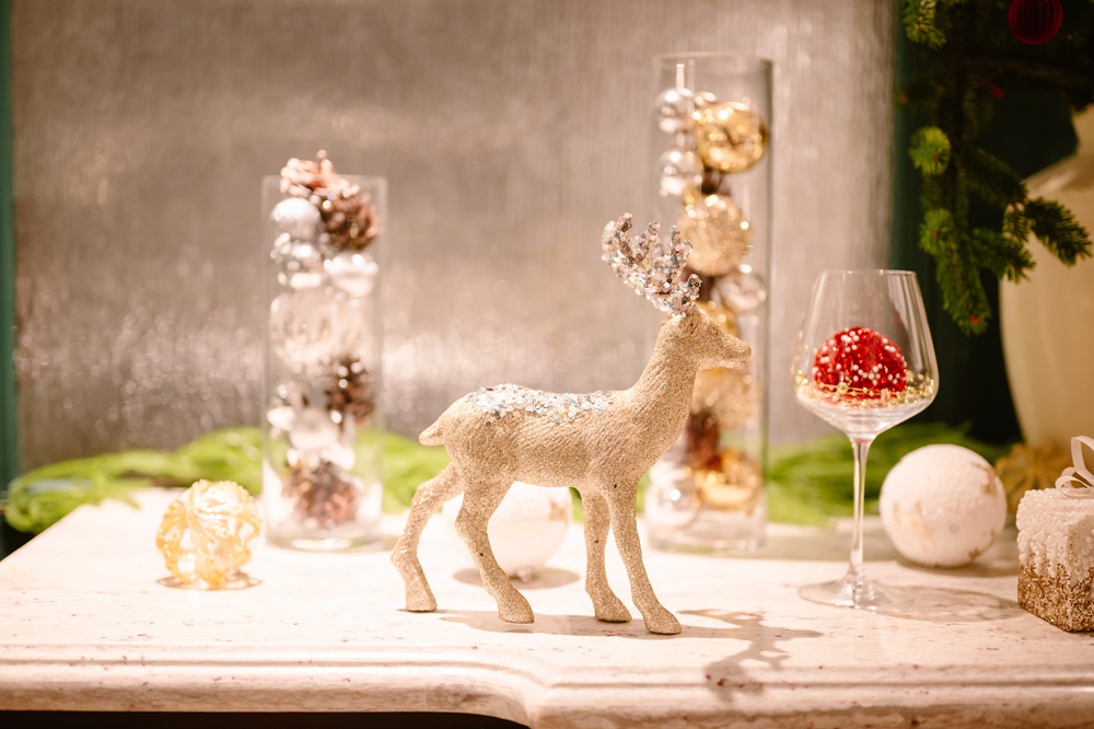 Diên Vị Dining is decorated with a Christmas 2025 theme